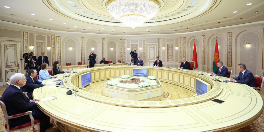 Александр Лукашенко провел встречу с губернатором Мурманской области России Андреем Чибисом