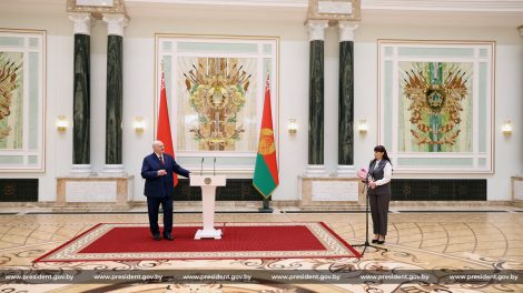Президент накануне 8 марта вручил государственные награды белорусским женщинам