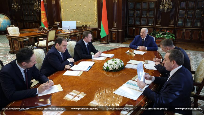 Александр Лукашенко принял доклад по вопросам текущей деятельности Национального банка в контексте задач экономического развития страны