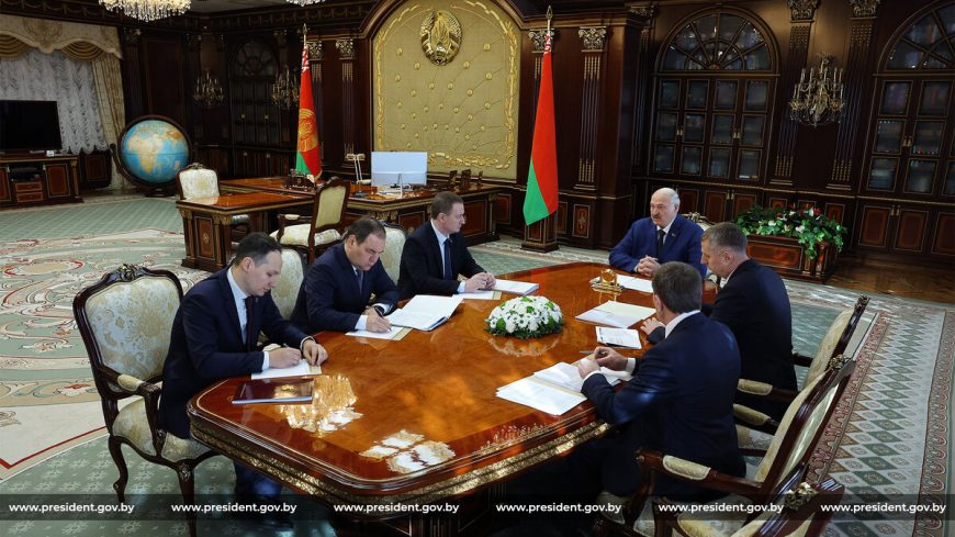 Александр Лукашенко принял доклад по вопросам текущей деятельности Национального банка в контексте задач экономического развития страны