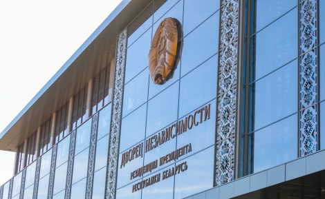 Первый поздравил белорусских паралимпийцев с 30-летием со дня основания Паралимпийского комитета Беларуси.