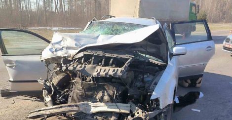 Лобовое столкновение в Солигорске: водители обеих машин госпитализированы