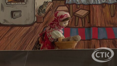 Кукольный спектакль для малышей показали в детской библиотеке