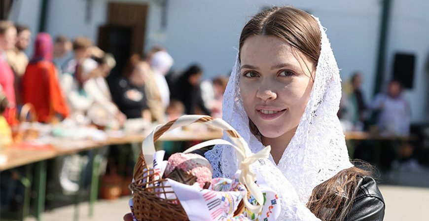 "Этот праздник связан с триумфом жизни". Лукашенко поздравил православных христиан с Пасхой