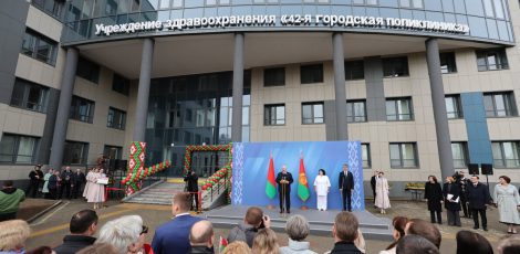 Президент принял участие в торжественном открытии новой 42-й городской поликлиники в микрорайоне Восточный