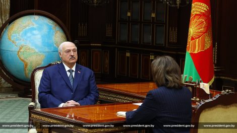 Александр Лукашенко заслушал доклад Председателя Совета Республики Натальи Кочановой