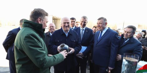 Александр Лукашенко совершает рабочую поездку в Краснопольский район Могилевской области. Какие предприятия посещает Президент?