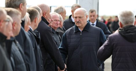 Началась большая командировка Александра Лукашенко в Гомельскую область. Первая точка - Мозырьский район
