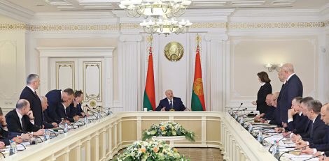 Александр Лукашенко провел совещание по вопросам реализации инвестпроектов в рамках инициативы "Один район - один проект"