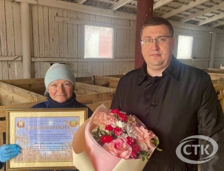 Эта женщина заботливо и успешно выращивает здоровых телят. Марина Анисенко награждена Почетной грамотой Министерства сельского хозяйства и продовольствия