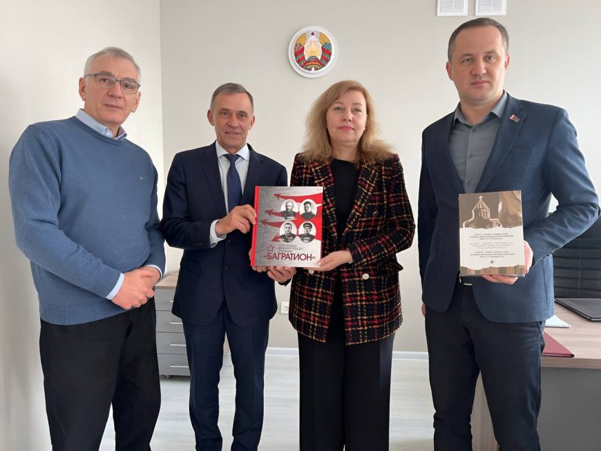 Цена жизни — спасенная деревня: армянская диаспора Беларуси изучает подвиг летчика Игоря Миносьянца