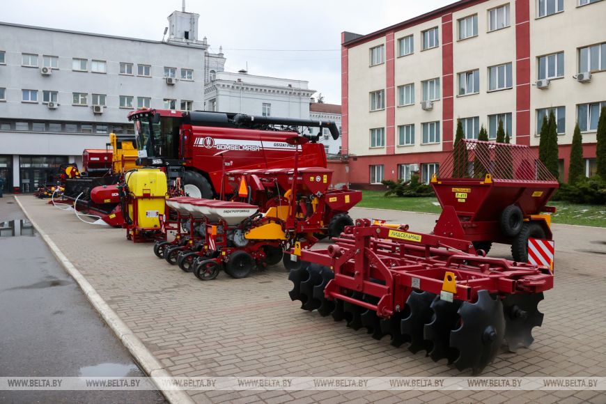 Минский тракторный завод ежегодно поставляет в Азербайджан не менее 700 единиц техники
