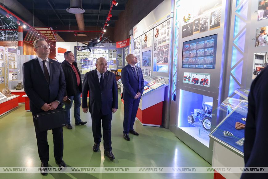 Минский тракторный завод ежегодно поставляет в Азербайджан не менее 700 единиц техники