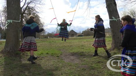 Уникальный весенний обряд "Закалыхванне" провели в д. Гаврильчицы