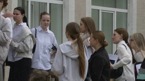 Солигорские выпускники сегодня сдавали первый ЦЭ