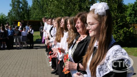 Алла Калеева поздравила выпускников и учащихся Зажевиской средней школы