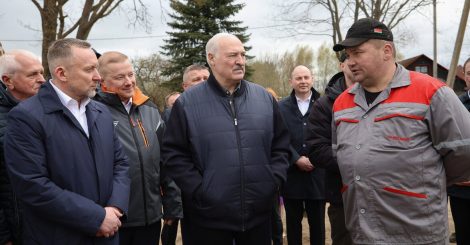 Александр Лукашенко в Праздник труда ознакомился с перспективами развития отечественного тракторостроения