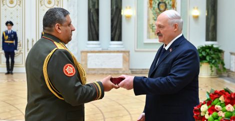 Александр Лукашенко в преддверии священного праздника - Дня Победы - вручил государственные награды заслуженным представителям различных сфер