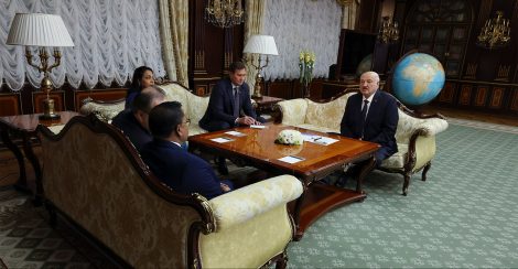 Александр Лукашенко встретился с Министром иностранных дел, трудоустройства за рубежом и туризма Шри-Ланки Виджитой Хератом