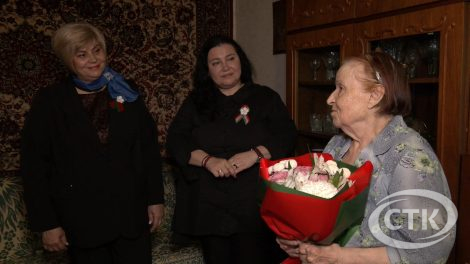 Блокадницу Людмилу Зайцеву поздравили с Днем Победы