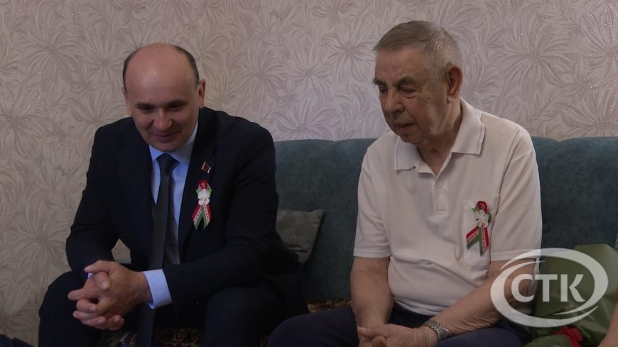 Жывая памяць перамогі: кіраўнік раёна Анатоль Ладыга павіншаваў блакадніка Эдуарда Зейца