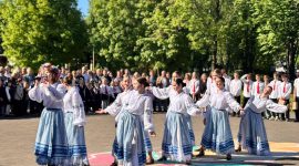 Прощай, школа! Сегодня для выпускников 11-х классов средней школы №4 г. Солигорска прозвенел последний звонок