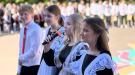 Прощай, школа! Сегодня для выпускников 11-х классов средней школы №4 г. Солигорска прозвенел последний звонок