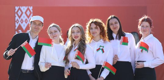 Александр Лукашенко поздравил юношей и девушек с Днем молодежи и студенчества