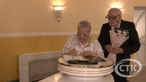 В отделе ЗАГС Солигорского райисполкома чествовали «изумрудных» юбиляров