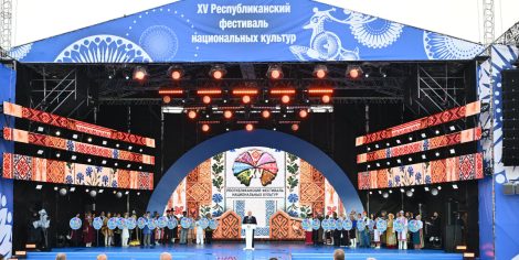 Президент Беларуси Александр Лукашенко 5 июня принял участие в церемонии открытия XV Республиканского фестиваля национальных культур в Гродно.