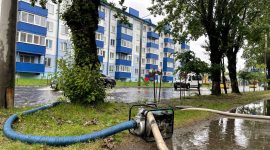 Коммунальщики устраняют последствия ночного ливня