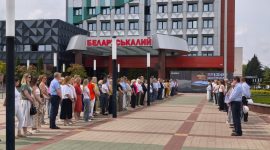 Каждый третий. Миллионы оборванных жизней, которые подарили нам с вами право дышать, учиться, растить детей и любить