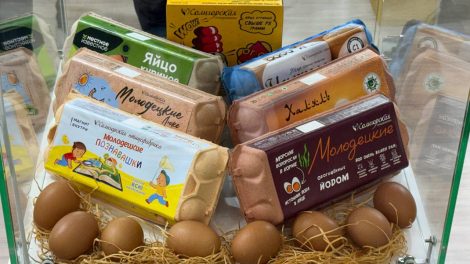 ПаштEgg, колбаски и копченые яйца: чем удивляет Солигорская птицефабрика на «Белагро-2026»?