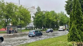 Коммунальщики устраняют последствия ночного ливня