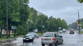 Коммунальщики устраняют последствия ночного ливня