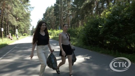 Солигорская молодёжь очистила от мусора лесопарковую зону