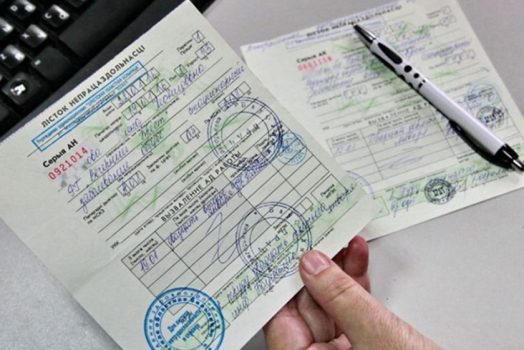 Как оплачивается больничный несовершеннолетнему работнику, рассказали в Министерстве труда и социальной защиты