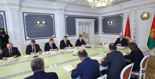 Александр Лукашенко собрал совещание о путях ускорения работы по ключевым инвестиционным проектам с зарубежными странами