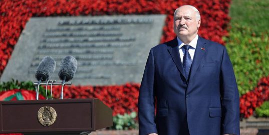 Президент Беларуси Александр Лукашенко поздравил соотечественников с Днем Независимости