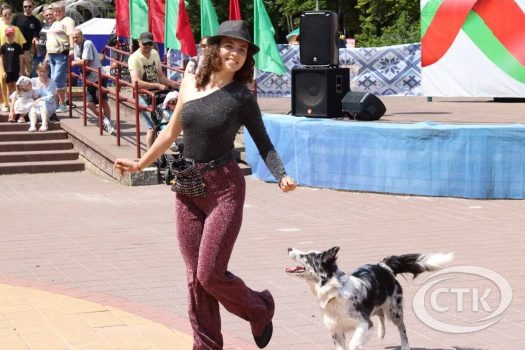 В Парке четырех стихий прошло яркое дог-шоу. Держите милый фоторепортаж