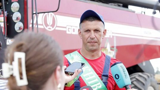 В Минской области определились первые тысячники жатвы
