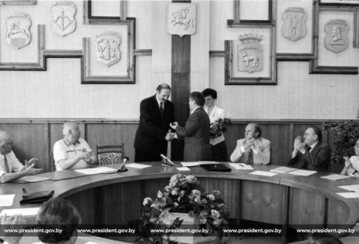 15 июля 1994 Первому вручили первое удостоверение Президента!
