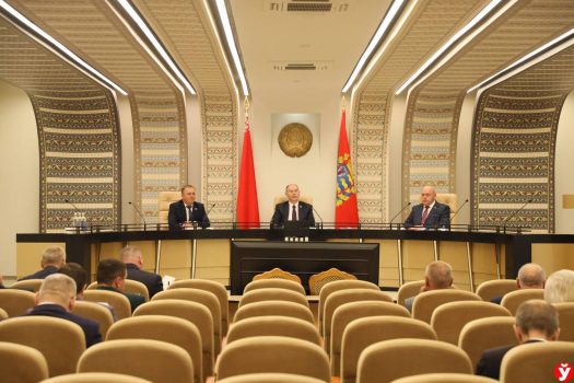Как идет уборочная на Минщине? Губернатор доложил Президенту