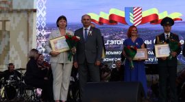 Глава района Анатолий Лодыга наградил лучших тружеников Солигорщины. Фоторепортаж уже на сайте