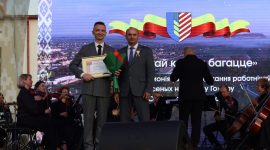 Глава района Анатолий Лодыга наградил лучших тружеников Солигорщины. Фоторепортаж уже на сайте