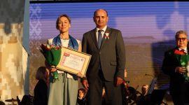 Глава района Анатолий Лодыга наградил лучших тружеников Солигорщины. Фоторепортаж уже на сайте