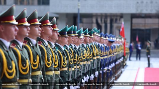 Александр Лукашенко во Дворце Независимости проводит встречу с Президентом Мьянмы Мин Аун Хлайном
