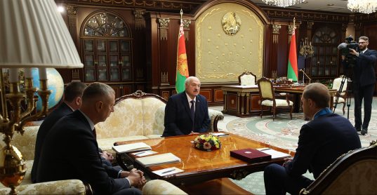 Александр Лукашенко встретился с Первым заместителем Председателя Правительства России Денисом Мантуровым
