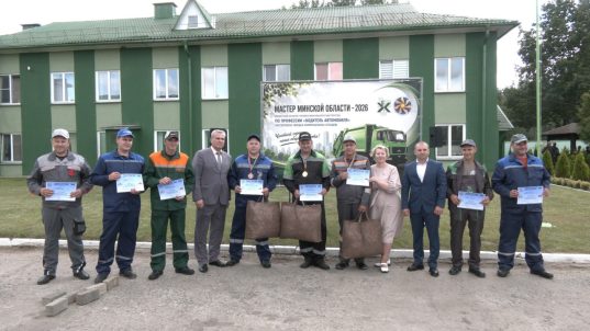 Лучшие водители мусоровозов работают на солигорском предприятии "ЭкоКомплекс"
