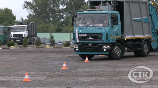 В Минской области выбрали лучшего водителя мусоровоза